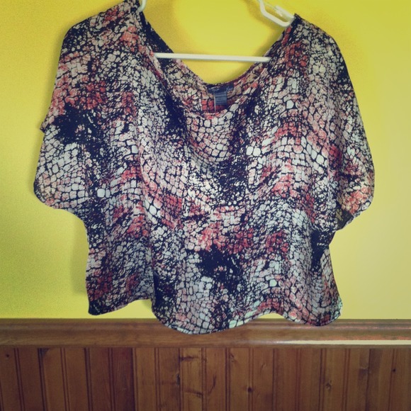 Black white and pink top - Picture 1 of 2