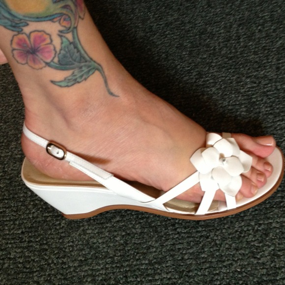 Etienne Aigner Kerzy 8.5 white sandal