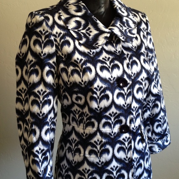 New! Designer Ellen Tracy 3 button, small jacket.