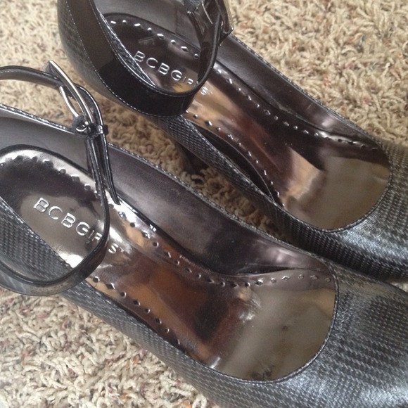 BCBGirls grey & black plaid pumps with strap! - Picture 3 of 4