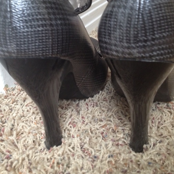 BCBGirls grey & black plaid pumps with strap! - Picture 4 of 4