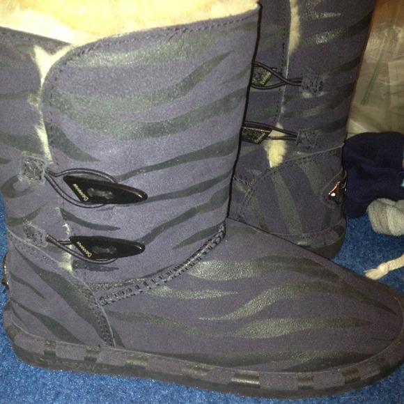 BRAND NEW W/O TAGS Bearpaw Boots