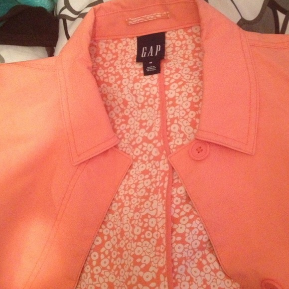 NWOT GAP RAINCOAT