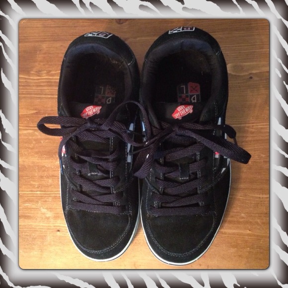 bucky logo print sneaker