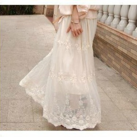 ❌On hold ❌Lace maxi skirt