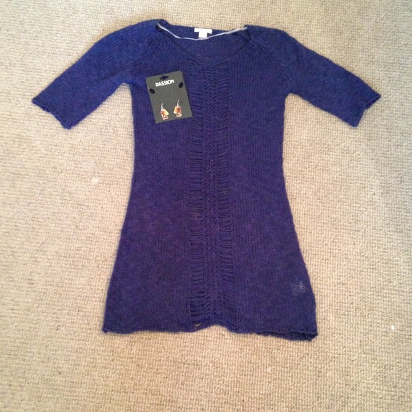 Light weight top plus free earrings