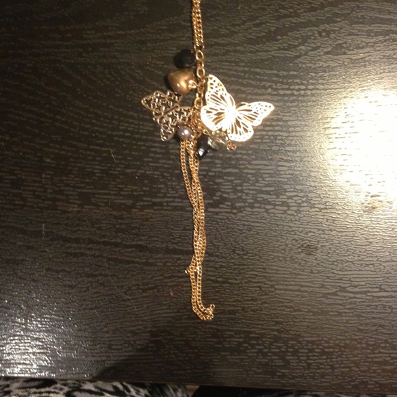 A neckless that is very light and pretty - Picture 1 of 1