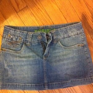 Short denim skirt
