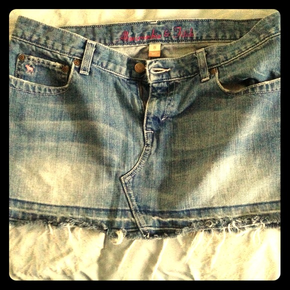 Adorable Abercrombie and Fitch mini