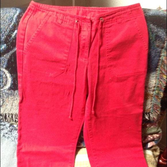 Red capris