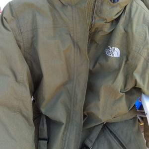 Green north face with buckle and good with fur