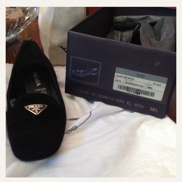 🔕Sold🔕Prada black flat size 6.5