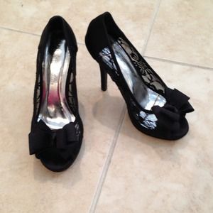 Size 7 black lace peep toe heals, with bow on toe.