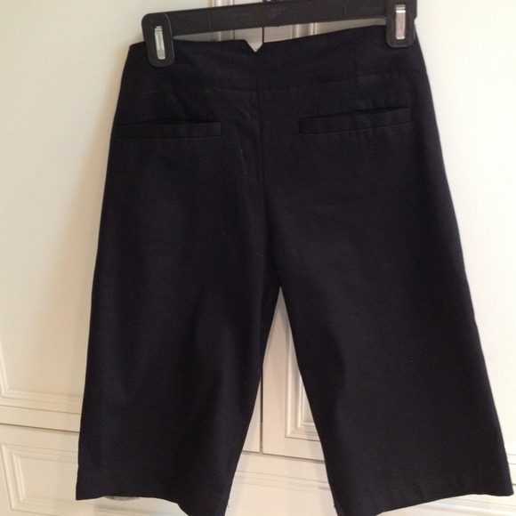 Shorts - Picture 2 of 3