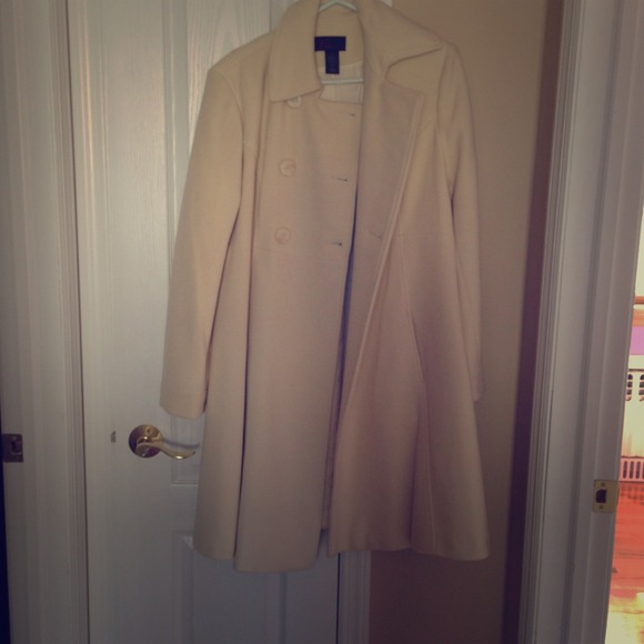 A via jacket,warm for the winter,off white color