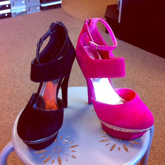 Fuchsia and black velvet ankle heel.