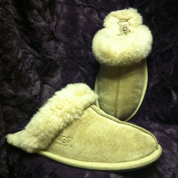 💗HOLD 4 Special_Stuff💗UGG Slippers sz 6 Tan Uggs