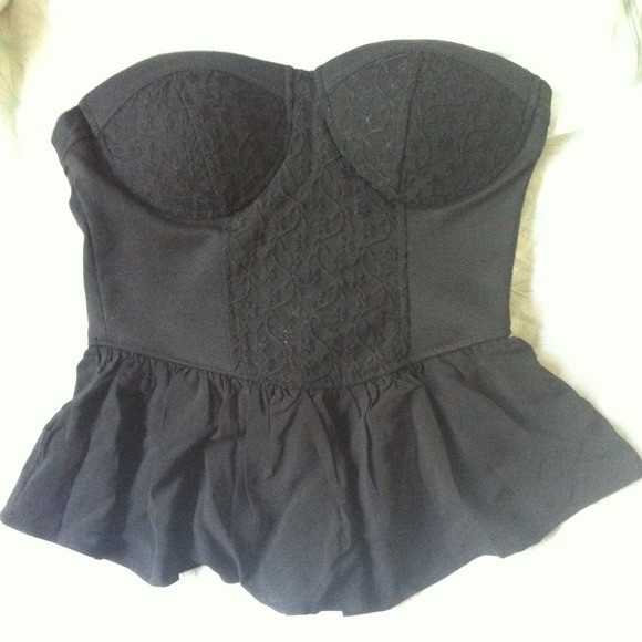 🚫🚫SOLD🚫🚫 SZ SM black lace bustier top