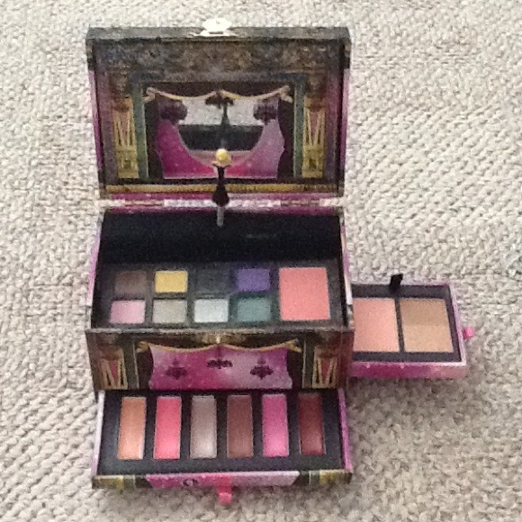 🎀Cute makeup (jewelry style) Box🎀