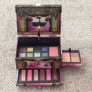 🎀Cute makeup (jewelry style) Box🎀