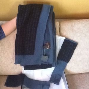 Nordstrom scarf and hand warmers set! Brand new!!