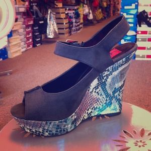 Black with a smooth snake skin wedge