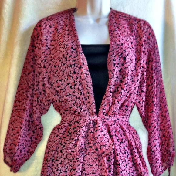 SOLD 🌸Stunning Sheer Pink and Black Top! - Picture 1 of 3