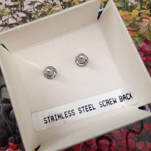 🚫Bundled🚫🎉Host Pick🎉NWOT 14kt Gold Earrings - Picture 3 of 3