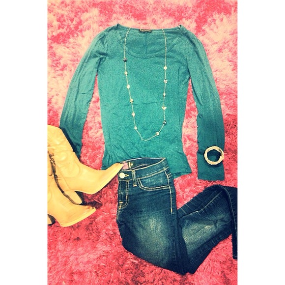 Ocean blue long sleeve shirt!🌊