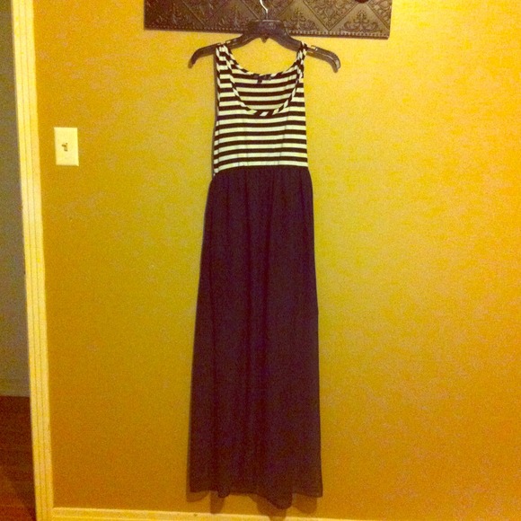 Black & White Sheer Maxi - Picture 1 of 2