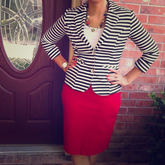 Sold in bundle! Host pick!! Red pencil skirt