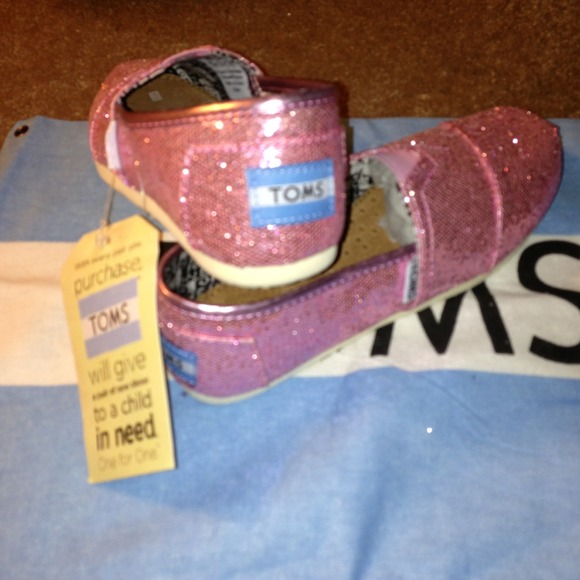 🎊SOLD🎊Toms Youth Classic - Picture 2 of 3