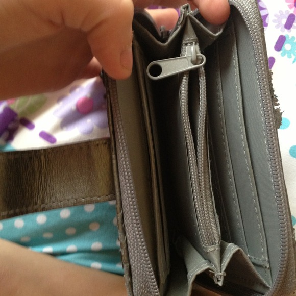 Cute little wallet with little compartment on back - Picture 2 of 3