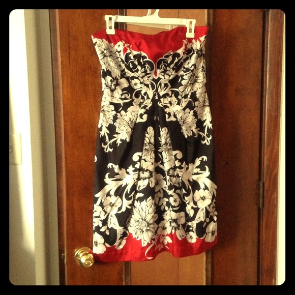 Black, white, and red sweetheart neckline dress