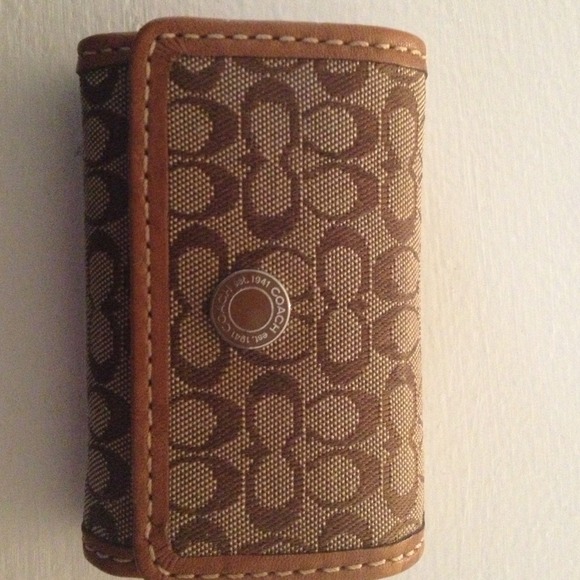 Coach contact case