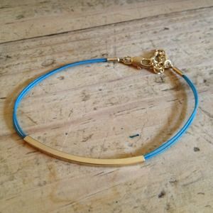Delicate gold bar bracelet. This seasons must have