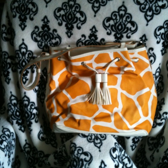 SOLD---REDUCED---Super cute giraffe purse