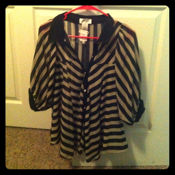 🚫SOLD🚫Black and Tan stripe chiffon top