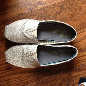 Silver pattern toms