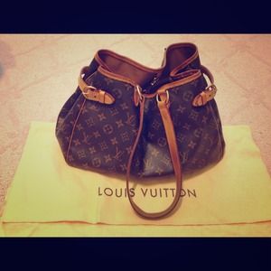 Authentic Louis Vuitton retired battignoles horiz