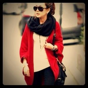 Red batwing cape sweater (material: Cotton)
