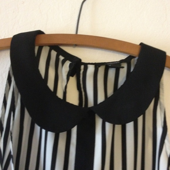 ⛔SOLD⛔Forever 21 Black and White Stripe Top - Picture 3 of 4