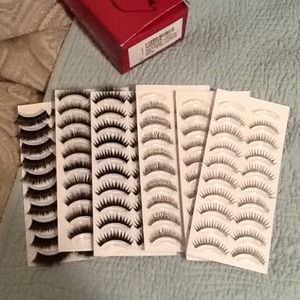 ⬇REDUCED Luscious Lashes 💗💄🎀💞