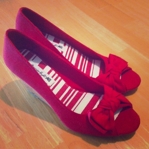 NWOT Red bowed wedges. Never worn! Size 7 1/2.