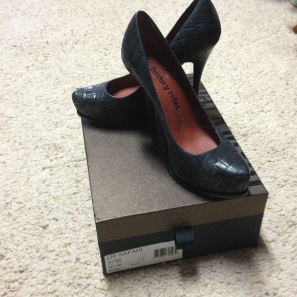 Luxury rebel pumps
