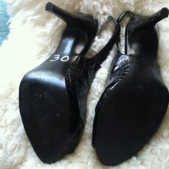 Shoes - Picture 4 of 4