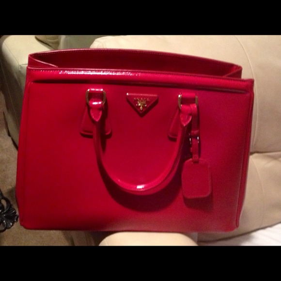 PRADA - Picture 2 of 3