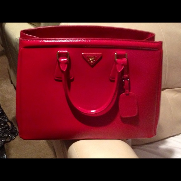 PRADA - Picture 3 of 3