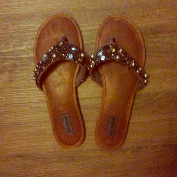 Rhinestone flip flops 8