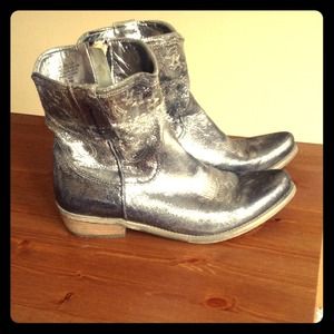 Boutique 9 'Jolisa' ankle boot metallic sliver